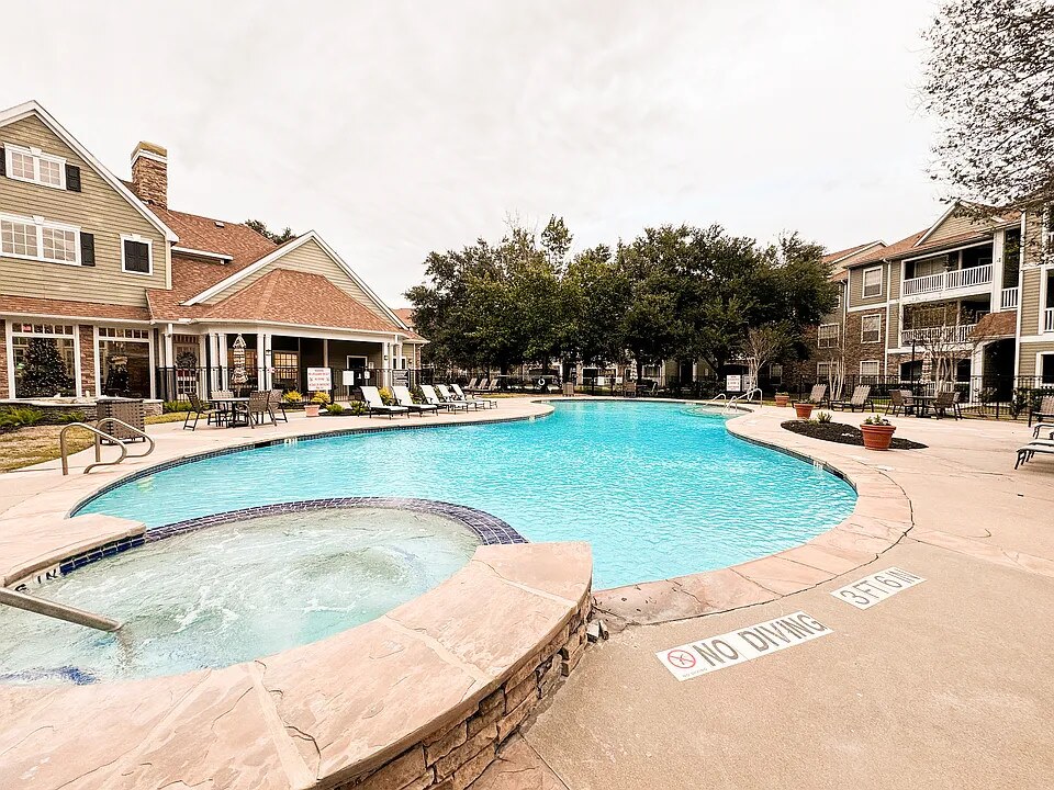 The Lodge at West Oaks pool and apartment community in Houston