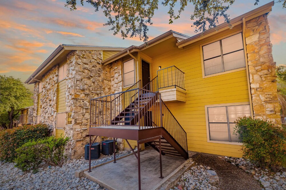 Mission at Medical apartment exterior in San Antonio